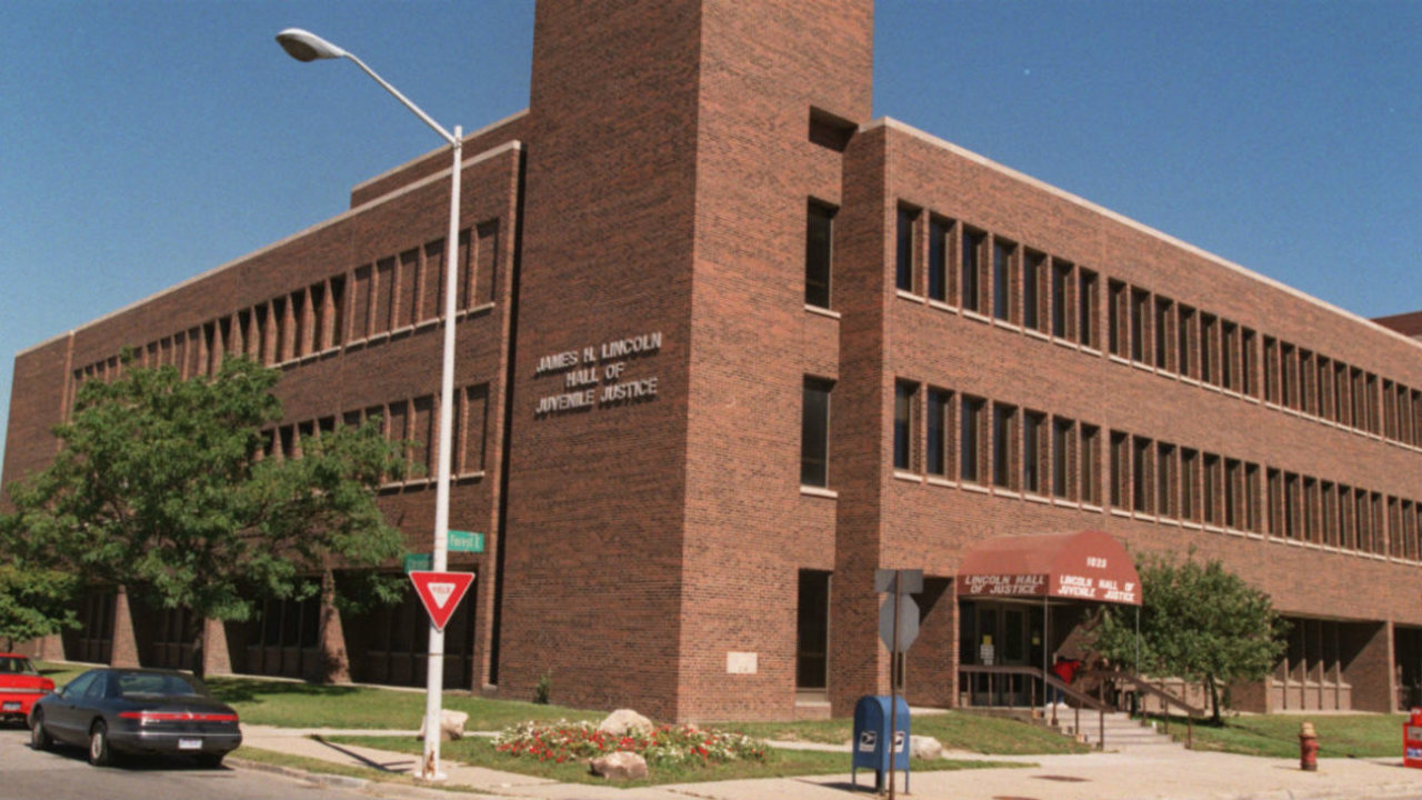 Lincoln Hall of Justice building closed today due to heat